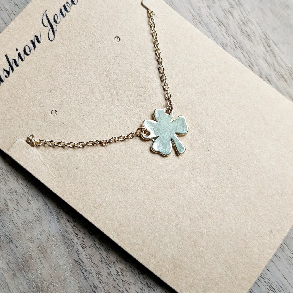 💥3 for $30💥 NWT Golden 4-Leaf Clover Necklace